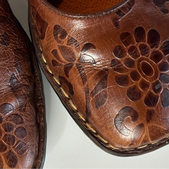 Born Vintage Tooled Leather Floral Ballet Flats 8 Brown - Picture 5 of 8